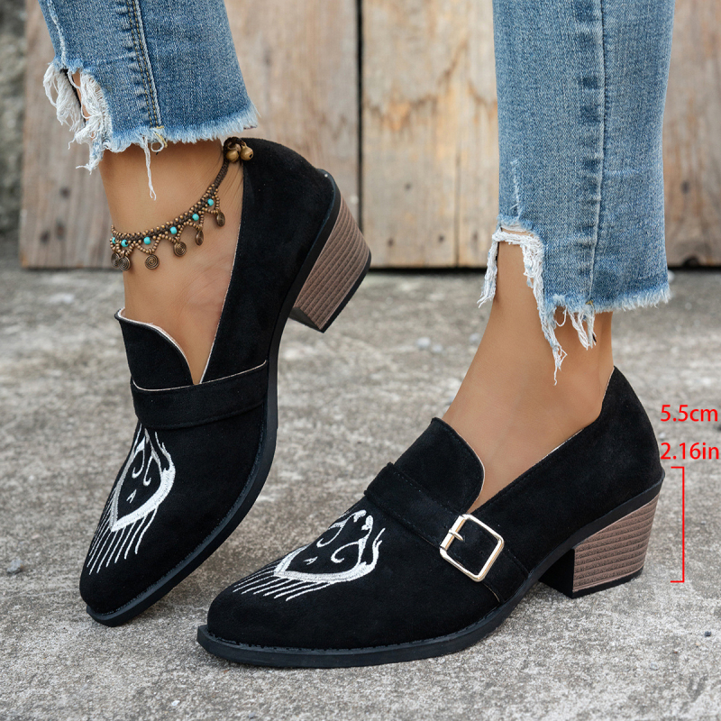 Sieviešu zamšādas kurpes ar smailu purnu, slip-on, vidēja augstuma klinveida papēdis 3–5 cm, ādas odere.