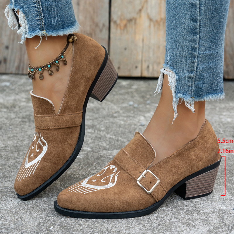 Sieviešu zamšādas kurpes ar smailu purnu, slip-on, vidēja augstuma klinveida papēdis 3–5 cm, ādas odere.