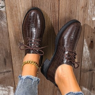 Lofers ar apaļu purnu, PU augšdaļa, gumijas zole, ar šņorēm, masīvs papēdis 6–8 cm