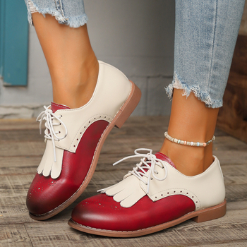 Ikdienas sieviešu kurpes ar assu purnu, zemākais blokveida papēdis, priekšējā šņorēšana un reses detaļas, virsūde no mākslīgā PU, gumijas zole, iekšpuse no ultra-fiber.