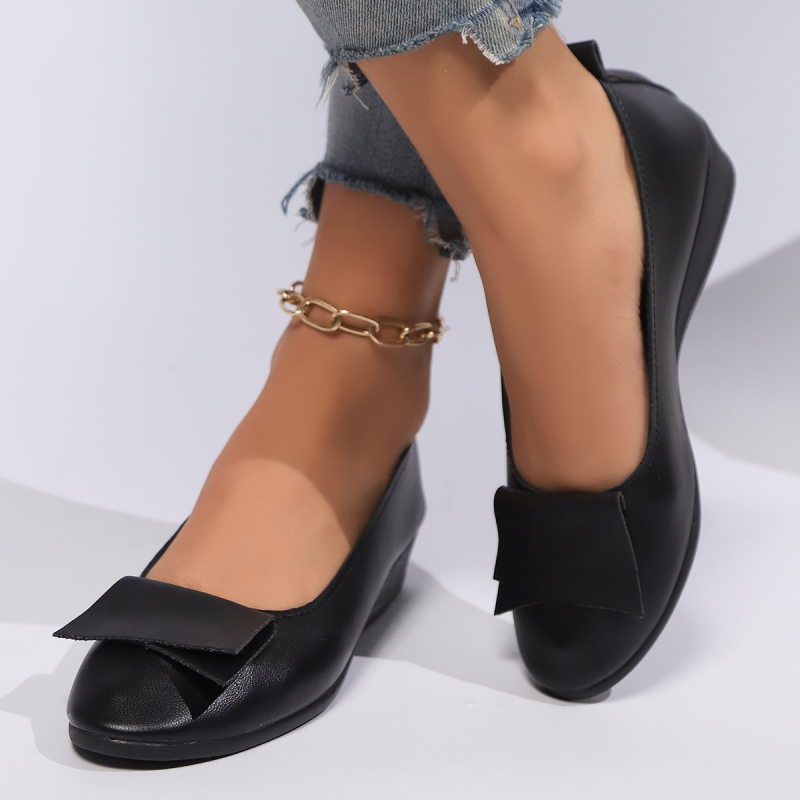 Sievietēm piemēroti slip-on apavi, apaļa purngala, PU augšējā daļa, kiilpapēdis 1–3 cm, zems profils