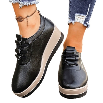 Γυναικείες γόβες με σφήνα — στρογγυλός μύτης, άνω μέρος από τεχνητό PU, μεσαίο ύψος τακουνιού 3–6 εκ, πλαστική σόλα