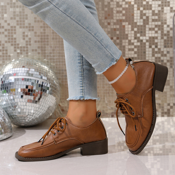 Britu stilā loaferi ar apaļu purnu, PU augšdaļa, koriģēta graudu āda, vidējais papēdis 3-5 cm, gumijas zole