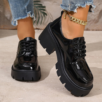 Sieviešu loaferi britu stilā, PU augšdaļa, lakaina āda, apaļa purngala, vidēja papēža 3–5 cm