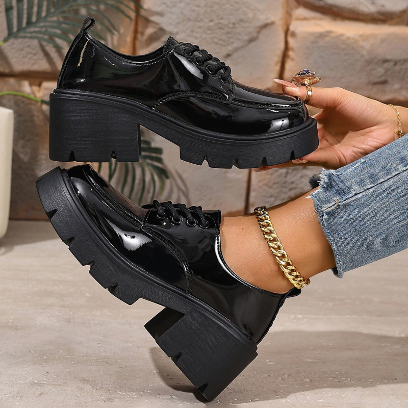 Sieviešu loaferi britu stilā, PU augšdaļa, lakaina āda, apaļa purngala, vidēja papēža 3–5 cm