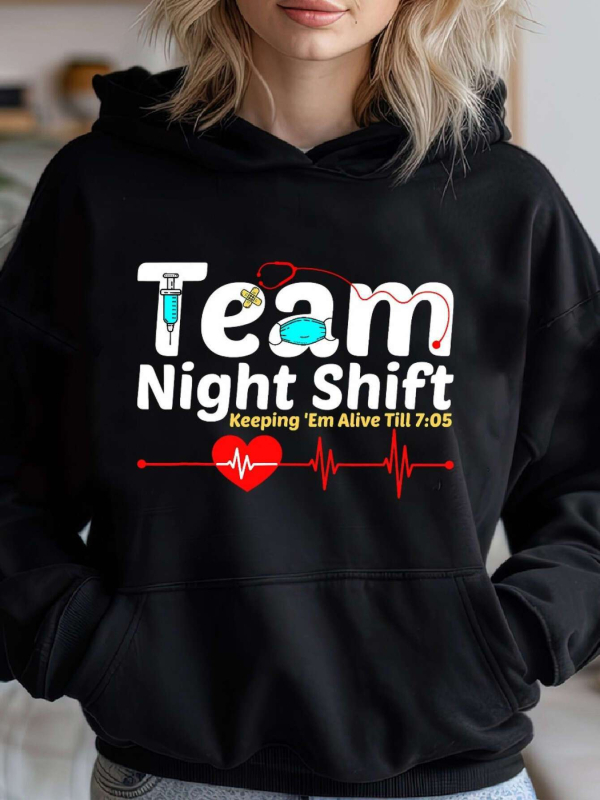 Hūdijs ar kapuci – poliestera audums, apdruka, brīvā piegriezuma, garas piedurknes, vidēja biezuma