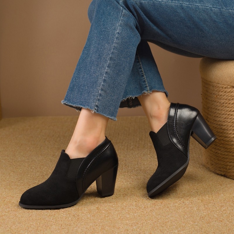 Augstpapēžu kurpes - smailā purnga, vidēja augstuma papēdis 3-6 cm, augšējā daļa no mākslīgās ādas, masīvs papēdis