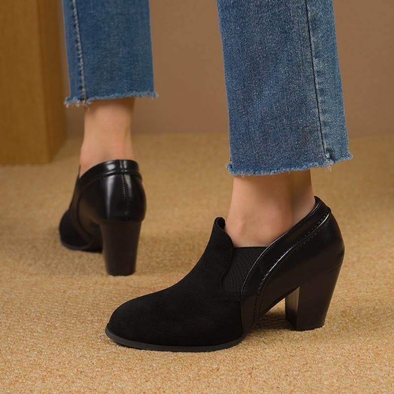 Augstpapēžu kurpes - smailā purnga, vidēja augstuma papēdis 3-6 cm, augšējā daļa no mākslīgās ādas, masīvs papēdis