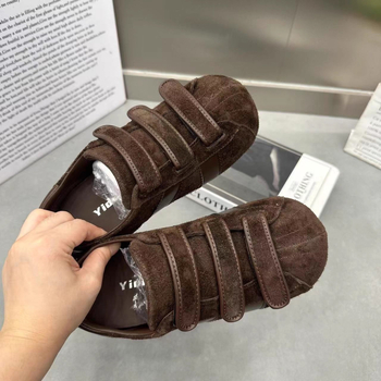 Sieviešu platās kurpes no nubuka ar apaļu purnu, Velcro aizdare, zems papēdis 1–3 cm