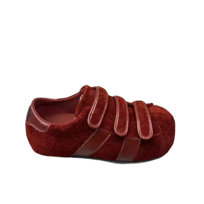 Sieviešu platās kurpes no nubuka ar apaļu purnu, Velcro aizdare, zems papēdis 1–3 cm