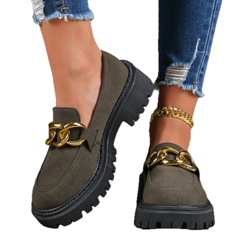 Velūra loaferi ar apaļu purnu un bieza vidējā papēļa (3–5 cm), slip-on, britu stilā, gumijas zole