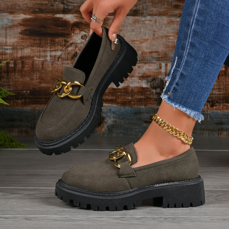 Velūra loaferi ar apaļu purnu un bieza vidējā papēļa (3–5 cm), slip-on, britu stilā, gumijas zole