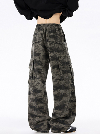 LKTM Darbinės kelnės su kamufliažu, tiesus kirpimas, vidurio liemuo, raištinis užsegimas, patchwork detalės kišenėse, medvilnės mišinys