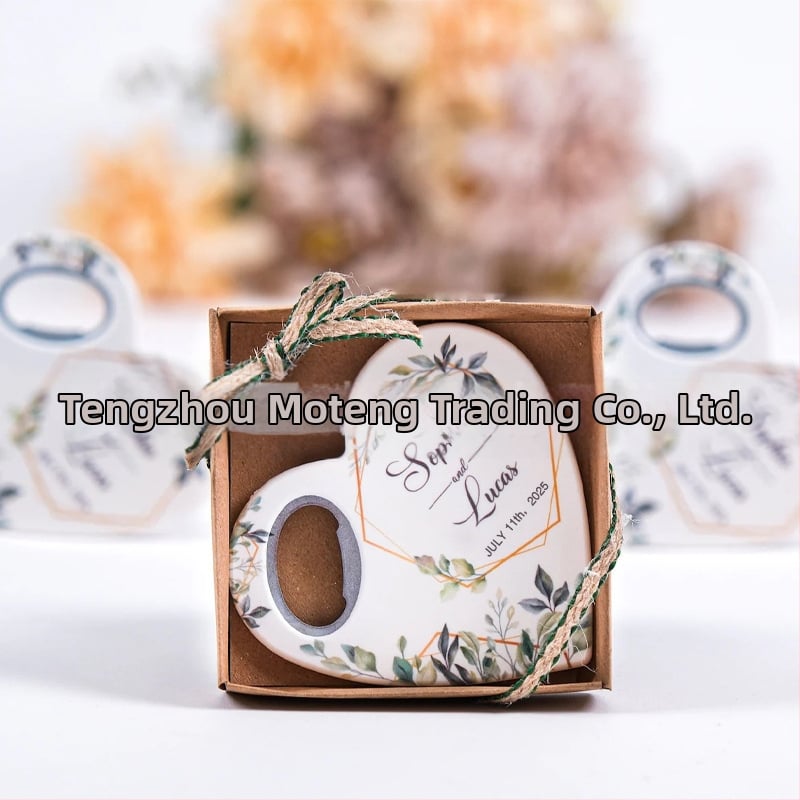 Butelių atidarytuvas su šaldytuvo magnetu – su logotipu, plastikas, dovana vestuvėms ir vakarėliams