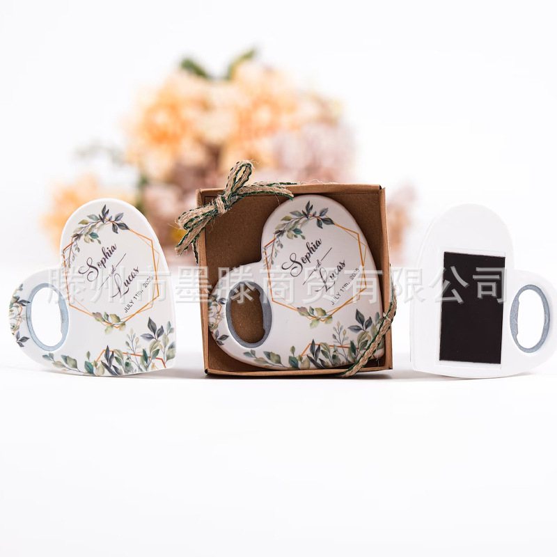 Butelių atidarytuvas su šaldytuvo magnetu – su logotipu, plastikas, dovana vestuvėms ir vakarėliams