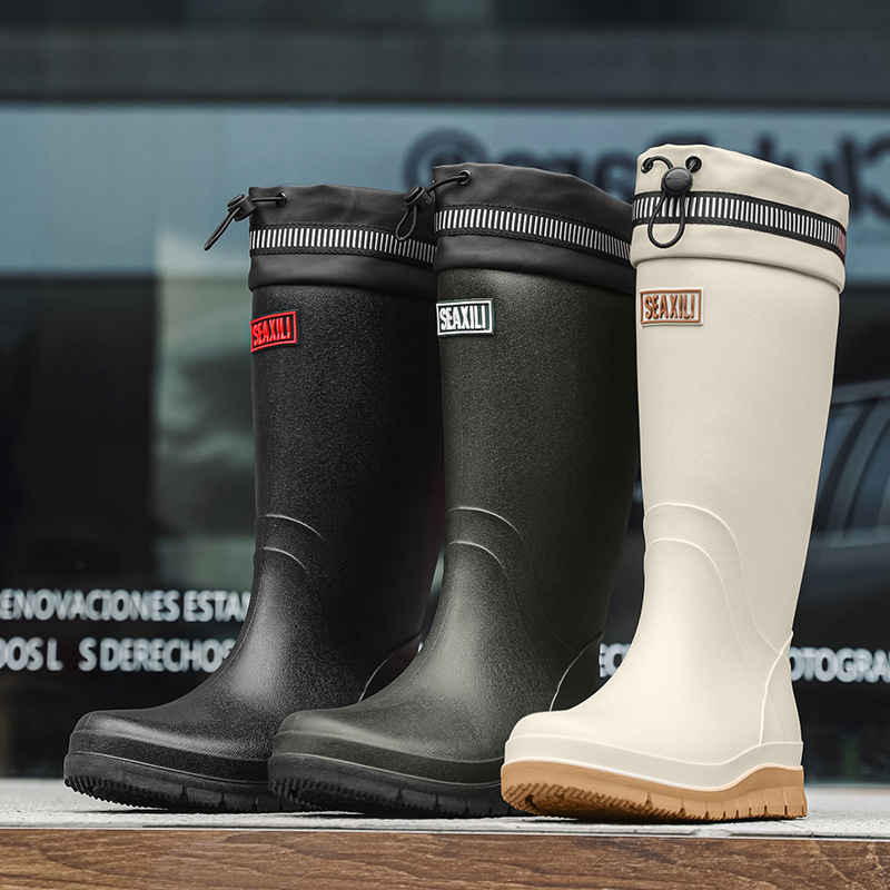 Vyriniai trumpi lietaus batai – PVC viršus, plastmasos padukas, apvali nosis, žemas aukštis, užsivelkamas/pasivelkamas, priešslydimai ir atsparūs dėvėjimui