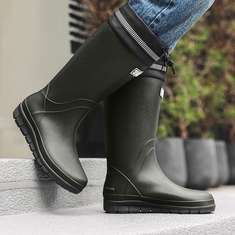 Vyriniai trumpi lietaus batai – PVC viršus, plastmasos padukas, apvali nosis, žemas aukštis, užsivelkamas/pasivelkamas, priešslydimai ir atsparūs dėvėjimui