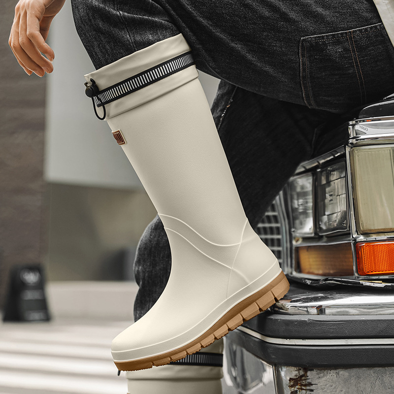 Vyriniai trumpi lietaus batai – PVC viršus, plastmasos padukas, apvali nosis, žemas aukštis, užsivelkamas/pasivelkamas, priešslydimai ir atsparūs dėvėjimui