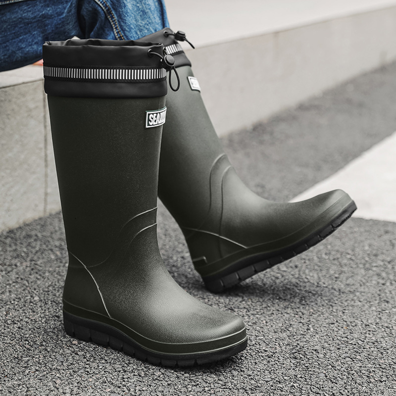 Vyriniai trumpi lietaus batai – PVC viršus, plastmasos padukas, apvali nosis, žemas aukštis, užsivelkamas/pasivelkamas, priešslydimai ir atsparūs dėvėjimui