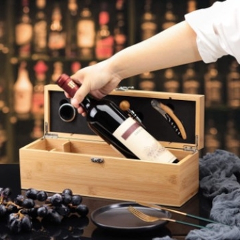 Τετραπλό σετ ανοιχτήρων μπουκαλιών σε ξύλινο κουτί κρασιού | Κουτί αποθήκευσης κρασιού | Μοντέρνος μινιμαλιστικός σχεδιασμός | Υλικό: ξύλο | Χωρητικότητα 1 L