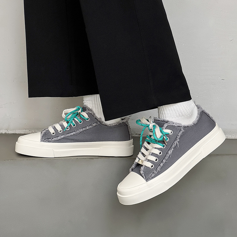 Férfi sportos-casual tornacipő – hálós felsőrész, gumírozott talp, fűzőkkel, alacsony felső rész, kerek orr