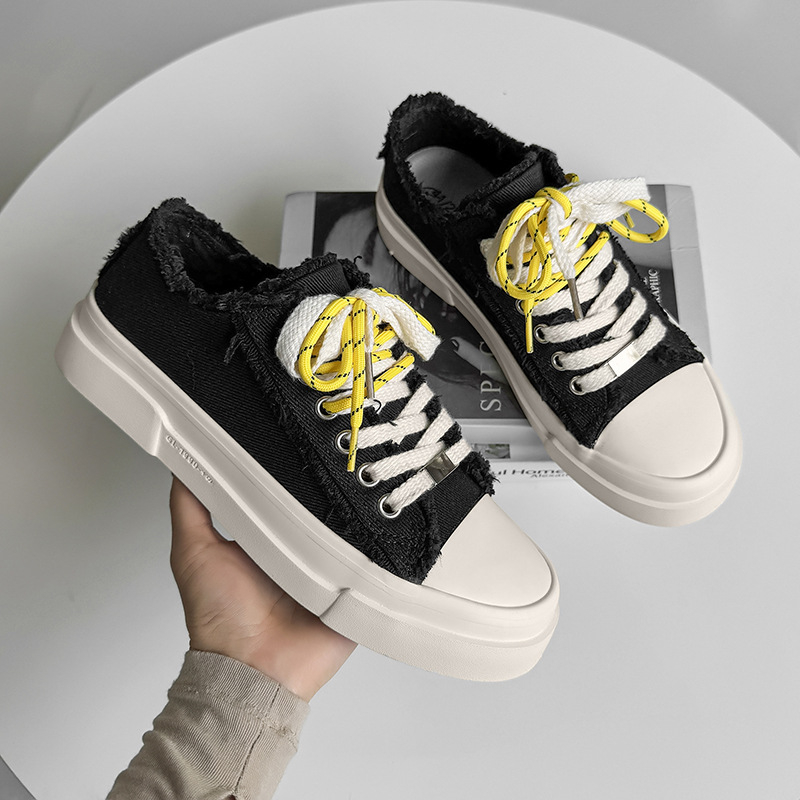 Férfi sportos-casual tornacipő – hálós felsőrész, gumírozott talp, fűzőkkel, alacsony felső rész, kerek orr