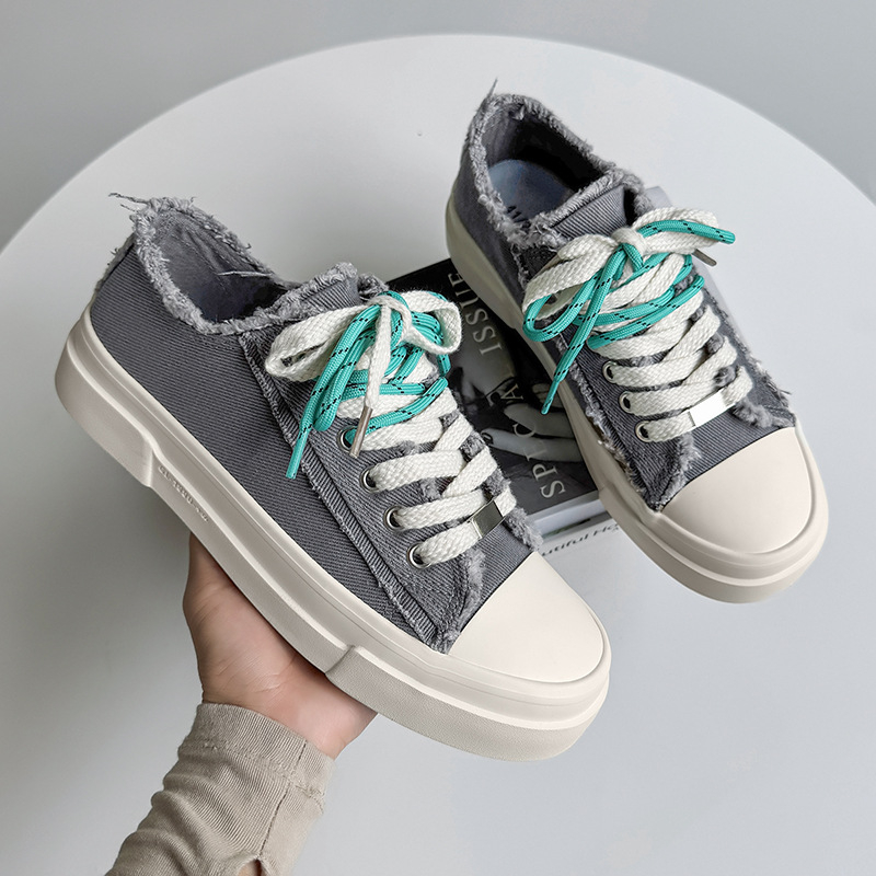 Férfi sportos-casual tornacipő – hálós felsőrész, gumírozott talp, fűzőkkel, alacsony felső rész, kerek orr