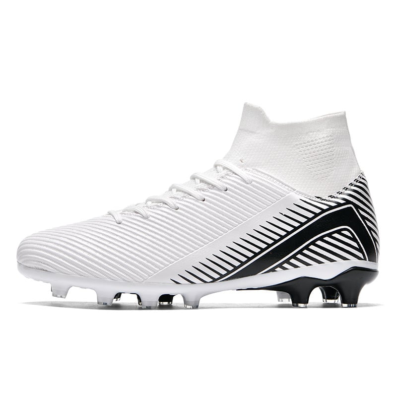 Futbola kurpes ar priekšējo šņori, augšējā daļa no sintētiskās ādas, gumijas zole, cementēta zole, piemēroti dabiskajam un mākslīgajam zālienam.