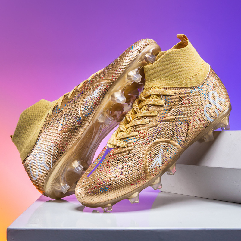 Futbola kurpes ar augstu kaklu, universālas, vieglas, augšdaļa no sintētiskas ādas, pretslīdes gumijas zole, piemērotas grīdām, dabīgai un mākslīgajai zālei.