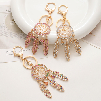 Palotai stílusú kulcstartó dreamcatcherrel, gyémántokkal díszítve, tollal, cinkötvözetből