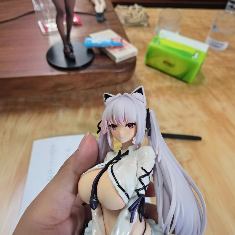 Alvina PVC φιγούρα – κορίτσι-κουνελάκι, συσκευασία Color Box, 18+