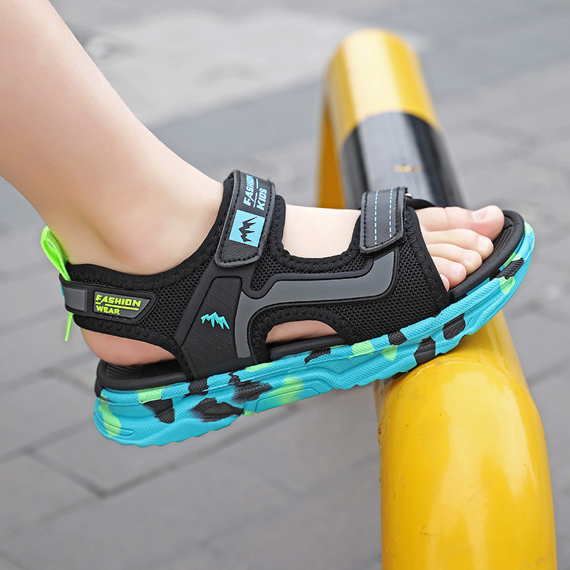 Bērnu sandales ar atvērtiem pirkstiem – augšējā daļa: sintētiskā āda; zole: EVA; Velcro aizdare; vecums 1–3 gadi