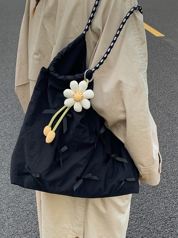 Oxford anyagú bucket tote, városi minimalist stílus, nyitható felső rész, rejtett cipzáros zseb és telefontároló zseb