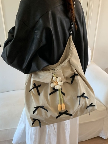 Oxford anyagú bucket tote, városi minimalist stílus, nyitható felső rész, rejtett cipzáros zseb és telefontároló zseb