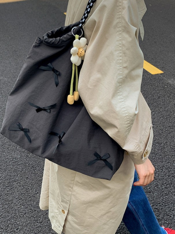 Oxford anyagú bucket tote, városi minimalist stílus, nyitható felső rész, rejtett cipzáros zseb és telefontároló zseb