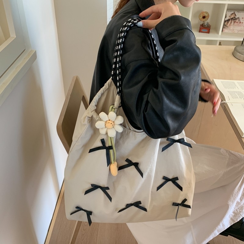 Oxford anyagú bucket tote, városi minimalist stílus, nyitható felső rész, rejtett cipzáros zseb és telefontároló zseb