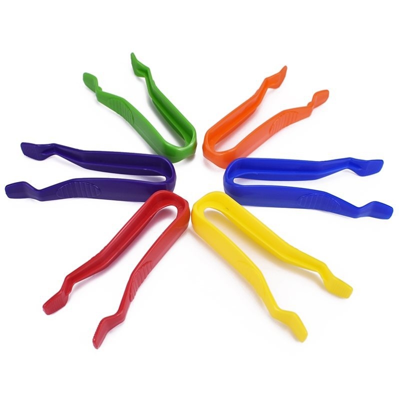 Montessori ugdymo žaislas: metalinės žnyplės smulkiajai motorikai, moksliniams stebėjimams (Kilmė: Pekinas; Amžius: 0-2 metai)