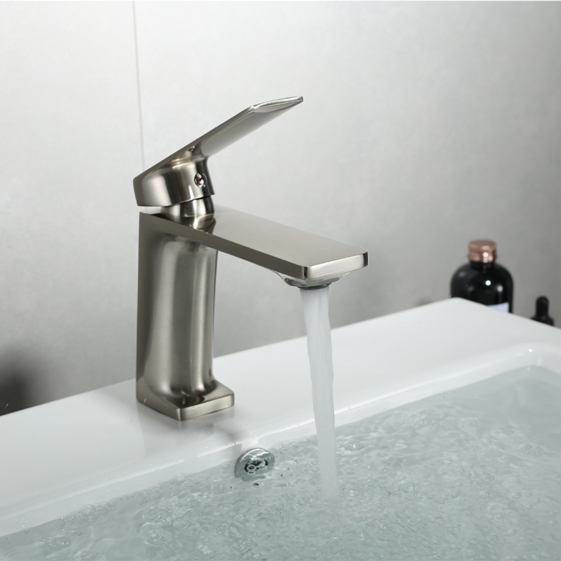 Maišymo čiaupas praustuvui, varinis korpusas, keramikinis vožtuvo šerdis, senovinis elektroplakato paviršius, pakėlimo tipas, vieno jungties