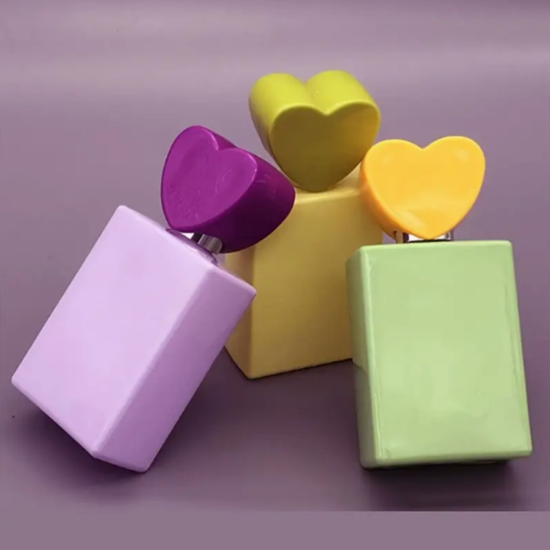 Stikla parfūma pudelīte, pūšanas formēšanas tehnoloģijā, zīmols Shanhuang, modelis WLL153, skrūvējams vāciņš ar sirds formas vāciņu