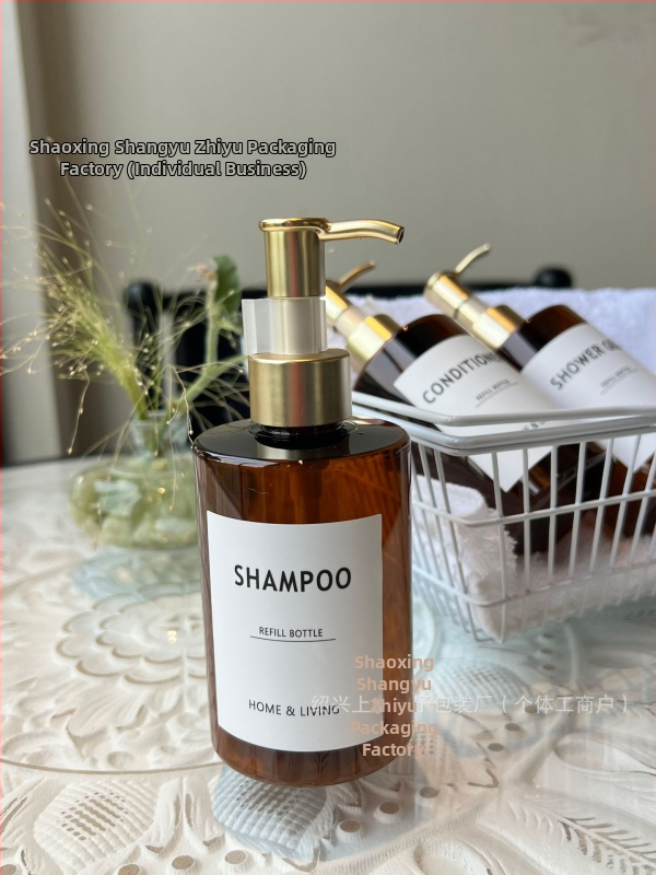 Set călător într-o sticlă cilindrică de 200ml, Brand Craftsmanship, PET, Blow molding, Nivel ambalaj 3, AJ200ml