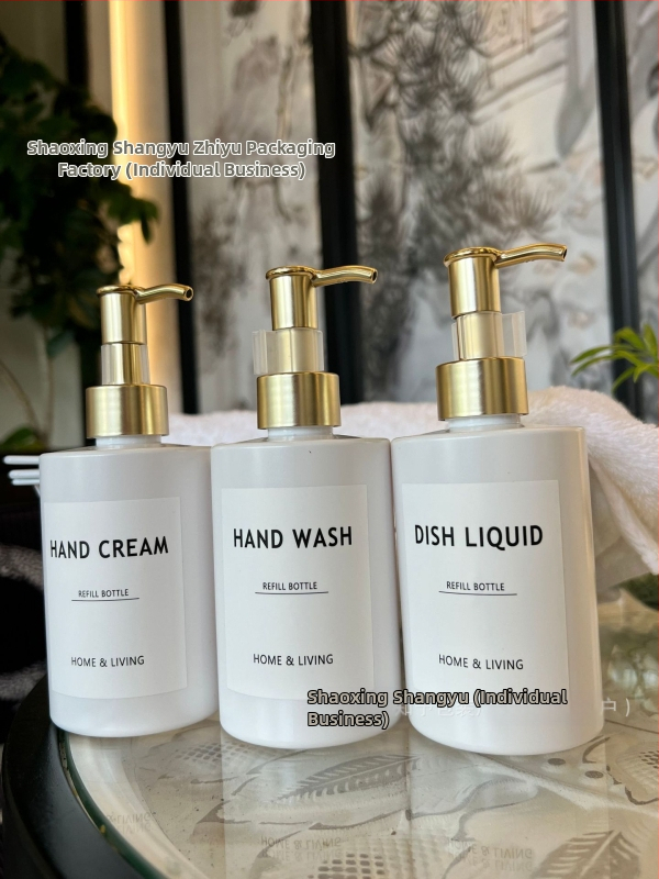 Set călător într-o sticlă cilindrică de 200ml, Brand Craftsmanship, PET, Blow molding, Nivel ambalaj 3, AJ200ml