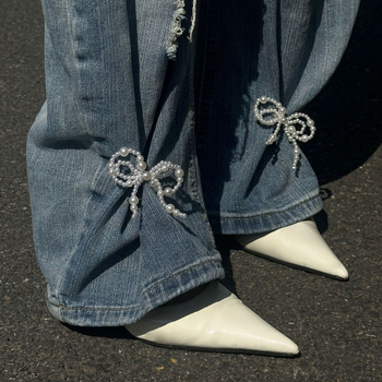 Γυναικείο ανκλέτ με ψεύτικρες μαργαριριού χάντρες, μενταγιόν σε σχήμα φούσας-φιόγκο, απλός σχεδιασμός