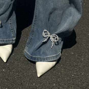 Γυναικείο ανκλέτ με ψεύτικρες μαργαριριού χάντρες, μενταγιόν σε σχήμα φούσας-φιόγκο, απλός σχεδιασμός