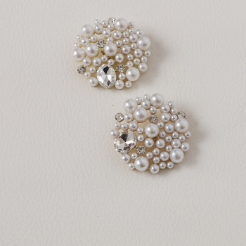 Αποσπώμενες κυκλικές αγκράφες παπουτσιών με ψεύτικο μαργαριτάρι – σετ δύο τεμαχίων για υφασμάτινα παπούτσια (Κωδ. Laz601099700208359)