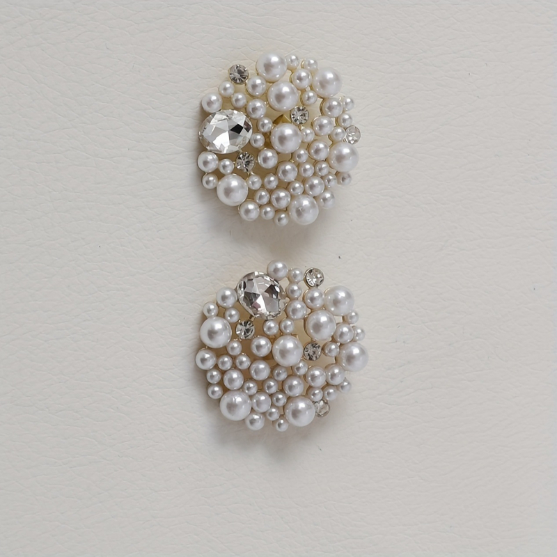 Αποσπώμενες κυκλικές αγκράφες παπουτσιών με ψεύτικο μαργαριτάρι – σετ δύο τεμαχίων για υφασμάτινα παπούτσια (Κωδ. Laz601099700208359)