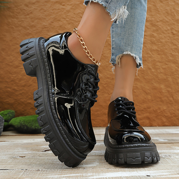 Loafers με γυαλισμένη πλατφόρμα, στρογγυλή μύτη, σουέντ επάνω, δέρμα κορυφαίας ποιότητας, μοτίβ κρανίου, τακούνι κλίση 4–6 cm