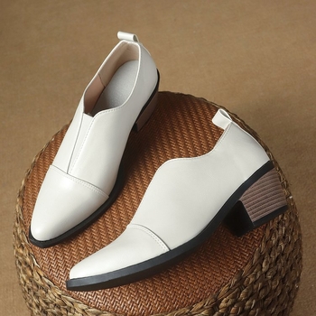 Sieviešu Čellija stila slip-on loaferi, ar asu purnu, PU augšdaļa, gumijas zole, vidējais papēža augstums 3–5 cm, zems šuvums