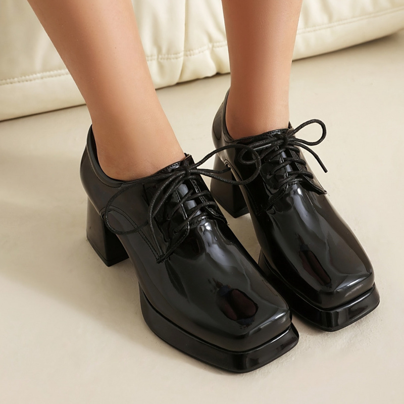 Moteriški oksfordai su apvalia nosimi, gumos viršus, top grain oda, be pamušalo, klininis kulnas 4–6 cm