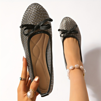 Μπαλέτες φλατ με στρογγυλή μύτη, καουτσούκ επάνω και κλινοειδές τακούνι 4–6 εκ.