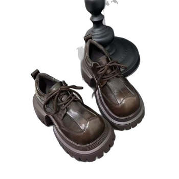 Γυναικείιοι loafers σε ευρωπαϊκό στυλ με παχιά σόλα και πλατφόρμα, PU επάνω μέρος, ύψος τακουνιού 6–8 εκ, καουτσούκ σόλα, φθινόπωρο 2025.